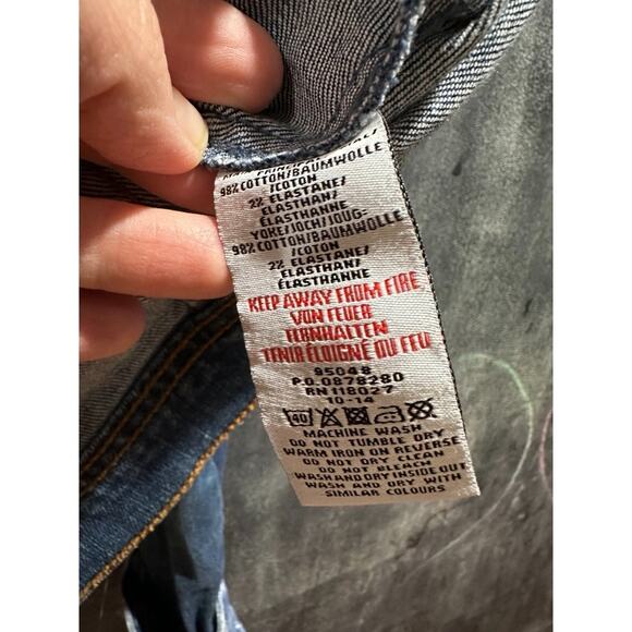 Johnnie B Mini Boden Denim Acid Wash Floral Shoulders Jacket Size 11-12Y - Picture 4 of 4